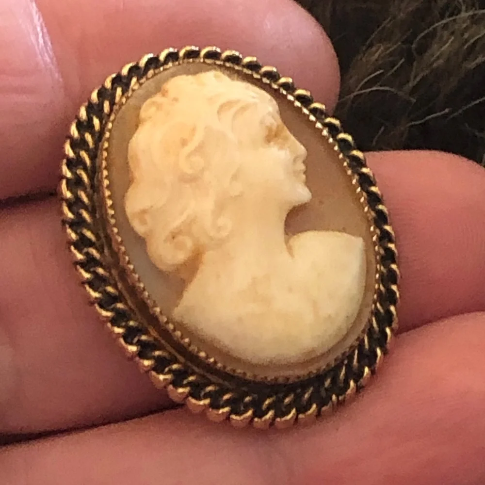 Antique 1940s Catamore 1/20 12kt GF cameo brooch